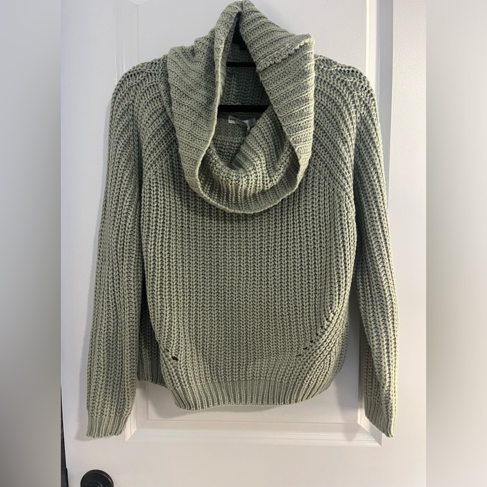 🥳NWT: Green Turtle Neck Sweater